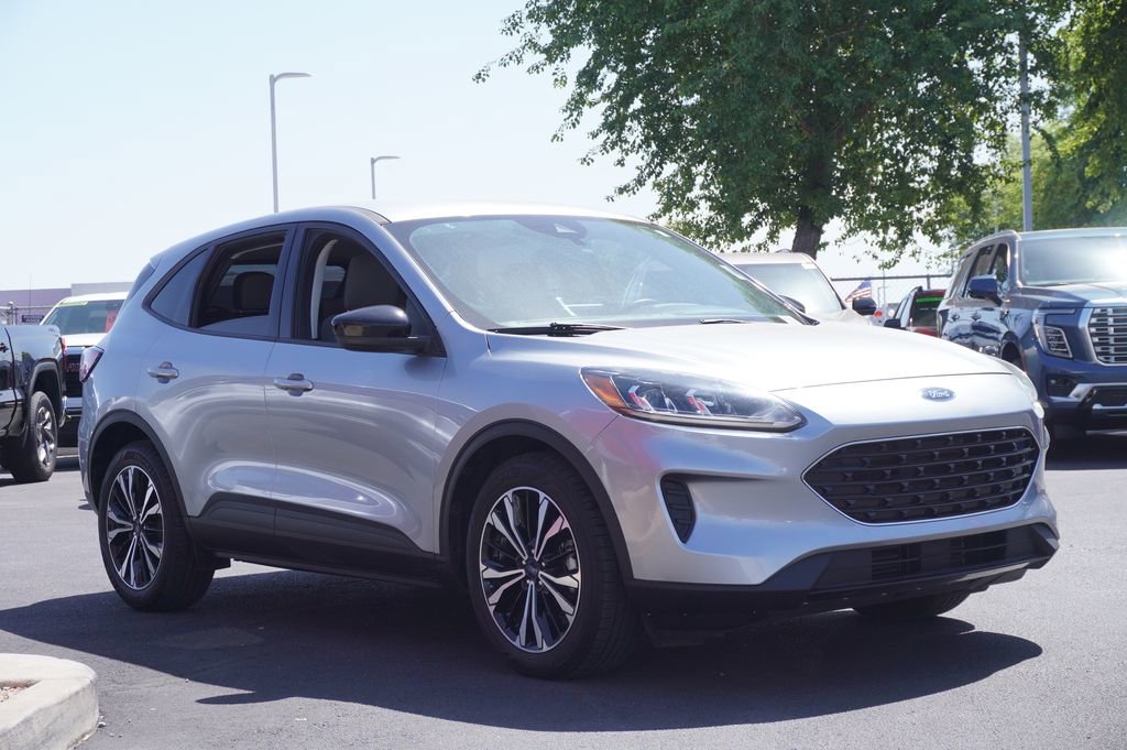 Used 2021 Ford Escape SE w/ SE Sport Appearance Package FWD image 4