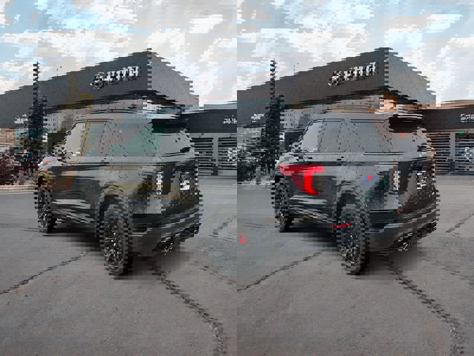 Used 2023 Ford Explorer ST w/ Equipment Group 401A image 3