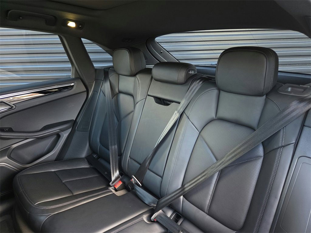 Used 2025 Porsche Macan image 16