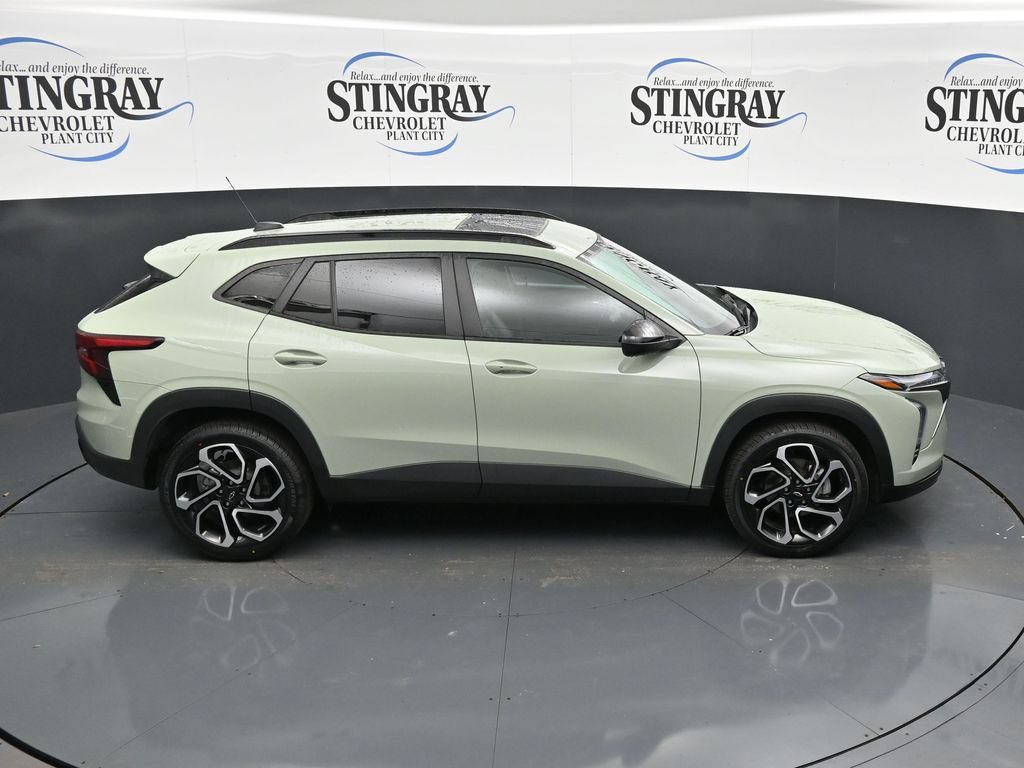 Used 2024 Chevrolet Trax RS w/ Sunroof Package FWD image 25