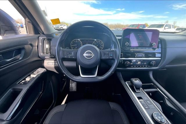 Used 2024 Nissan Pathfinder SV image 8