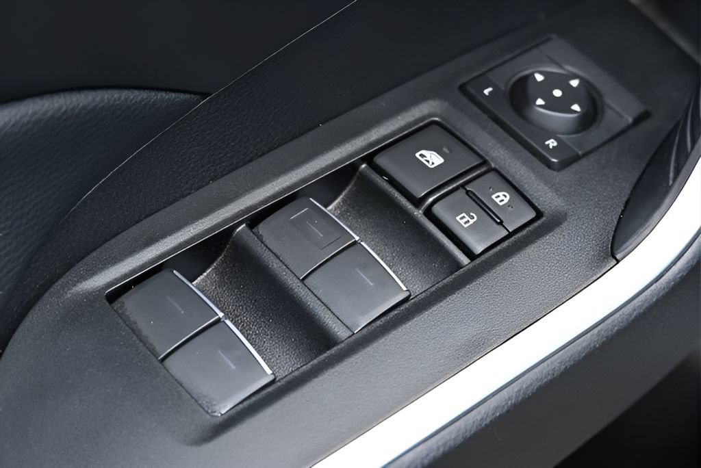 Used 2025 Toyota RAV4 XLE FWD image 10