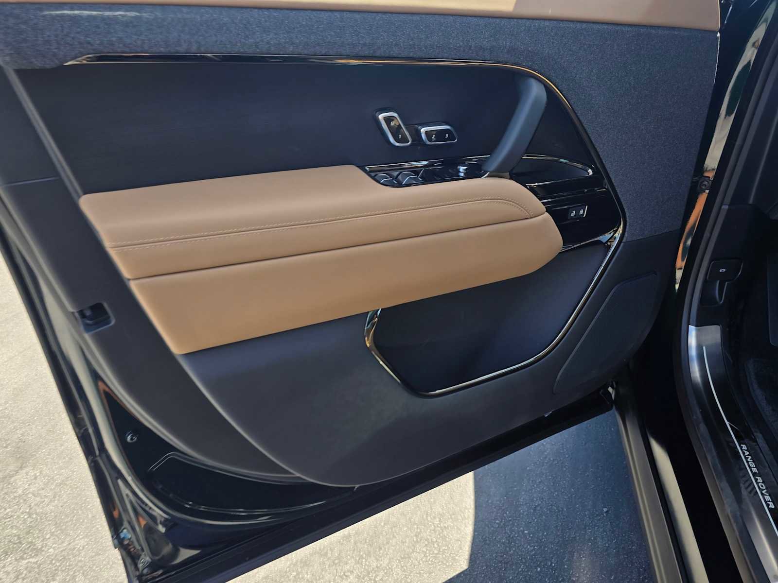 New 2025 Land Rover Range Rover Sport SE image 24
