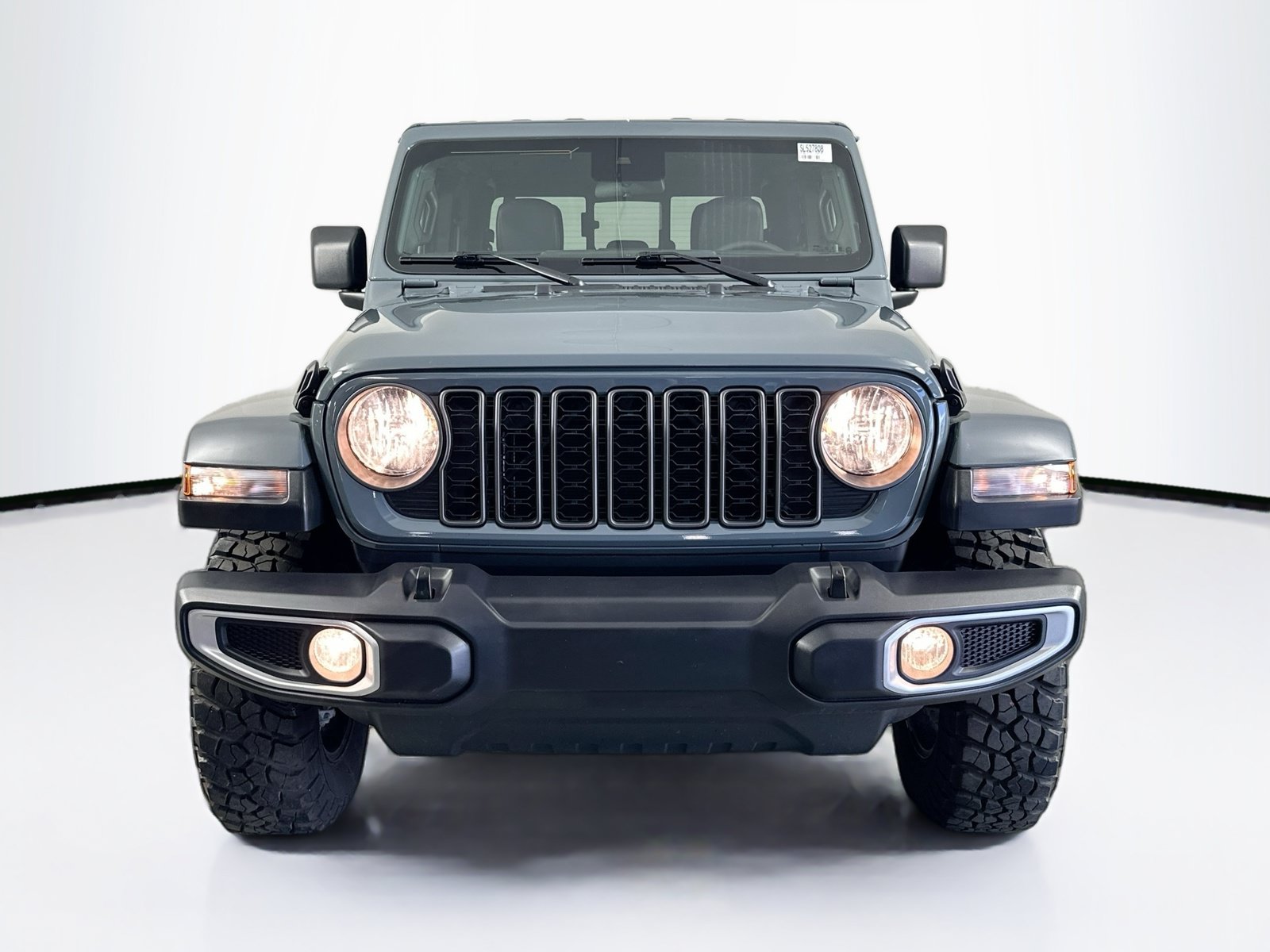 Used 2025 Jeep Gladiator Sport AWD/4WD image 2