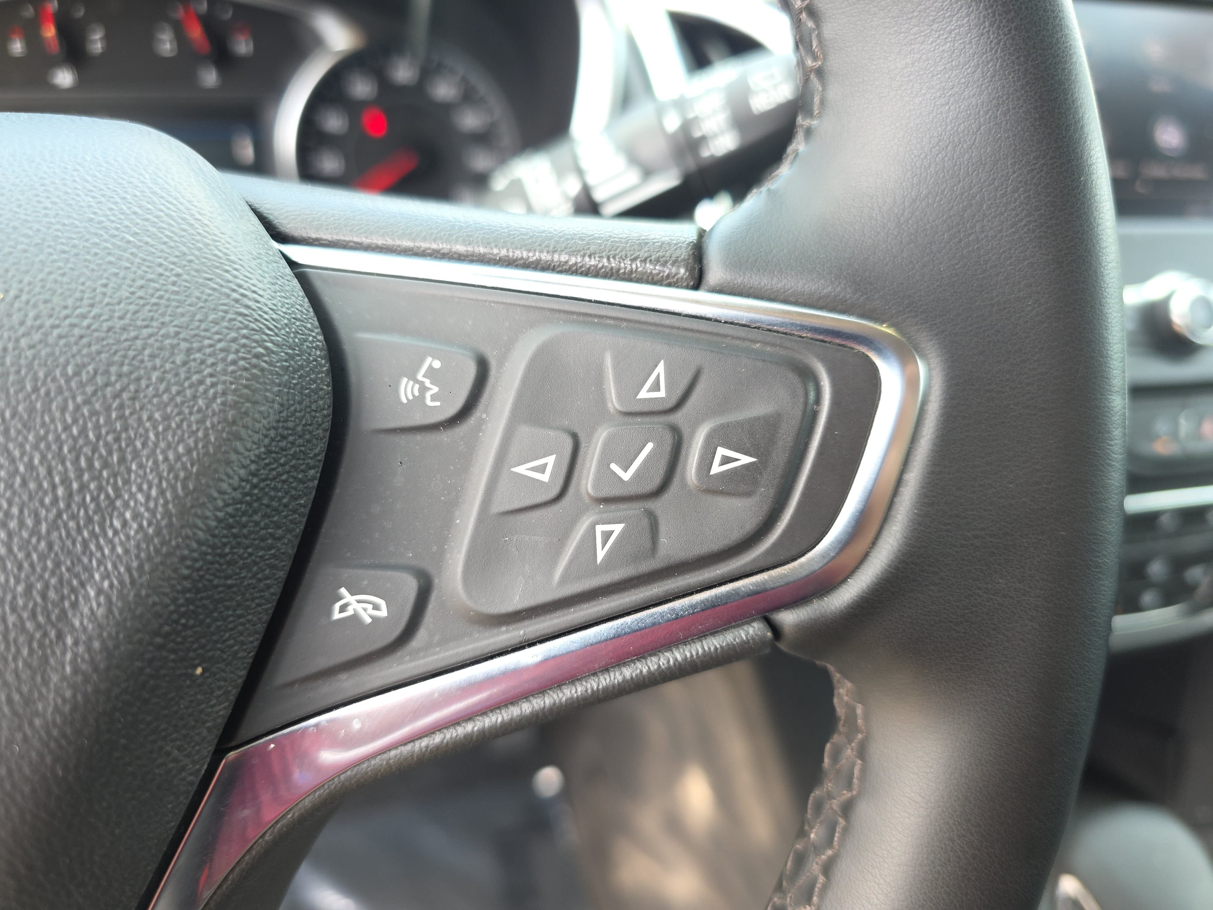 Used 2024 Chevrolet Equinox LT AWD/4WD image 16