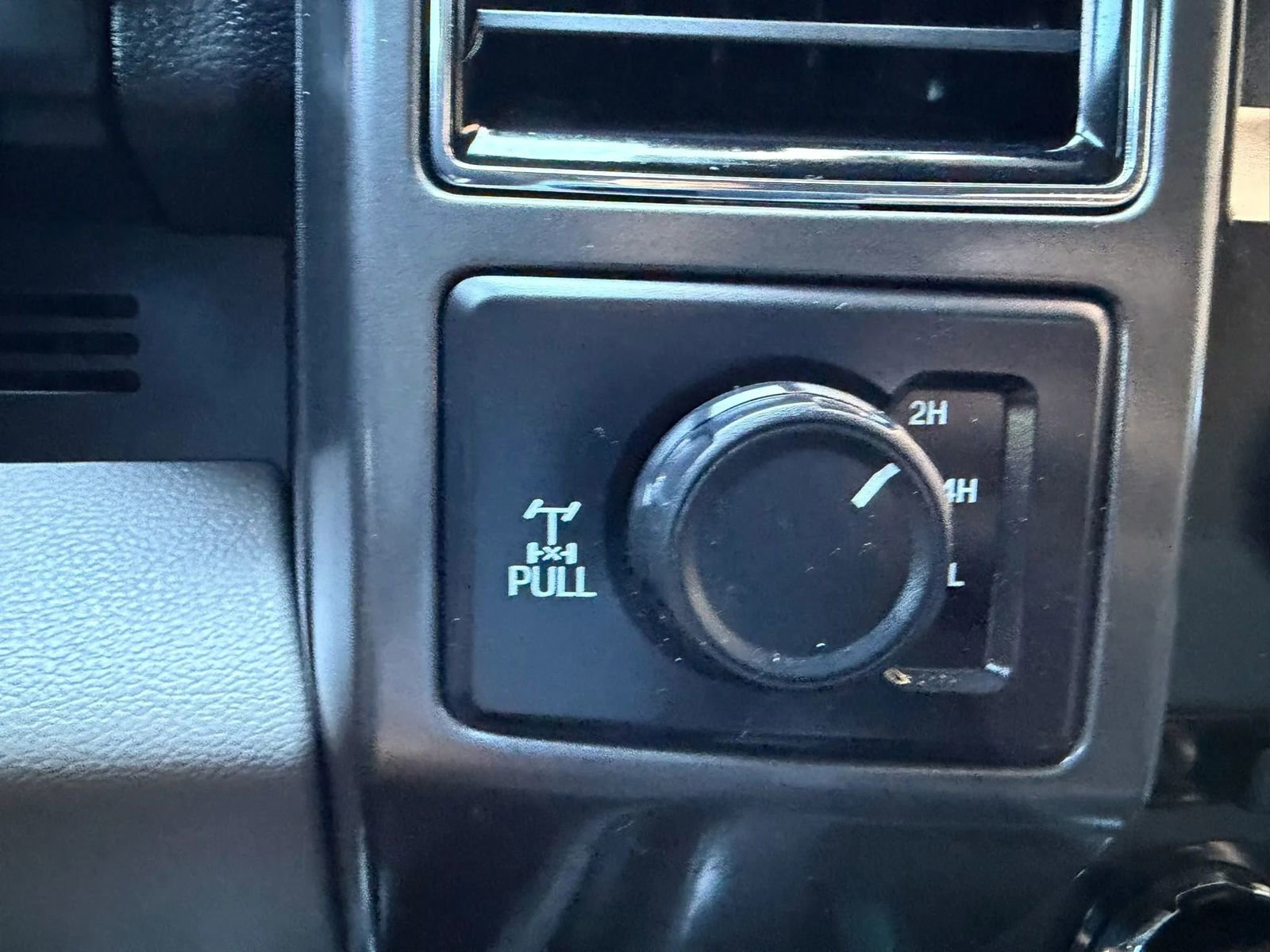 Used 2018 Ford F150 XLT w/ Equipment Group 302A Luxury AWD/4WD image 12