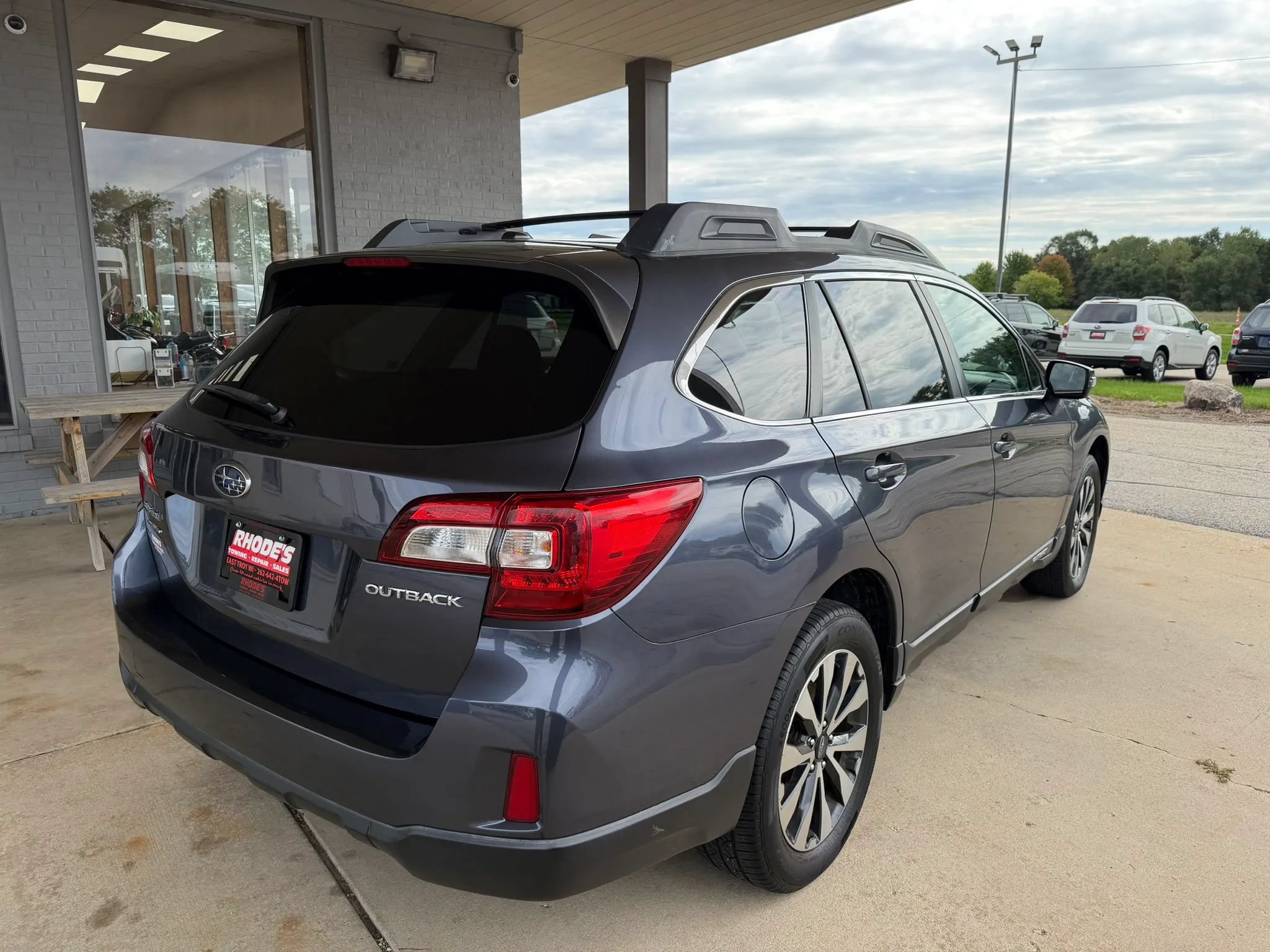 Used 2015 Subaru Outback 2.5i Limited AWD/4WD image 5