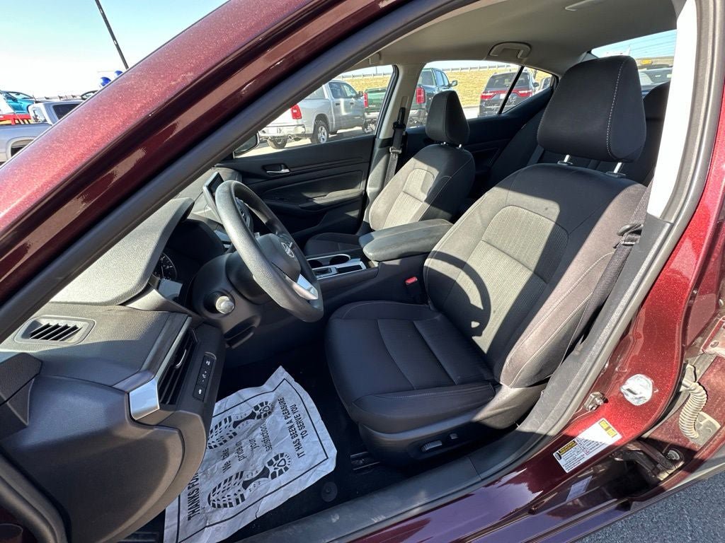 Used 2024 Nissan Altima 2.5 SV FWD image 9