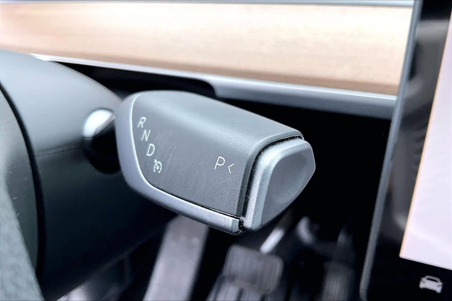 Used 2024 Tesla Model Y Long Range AWD/4WD image 16
