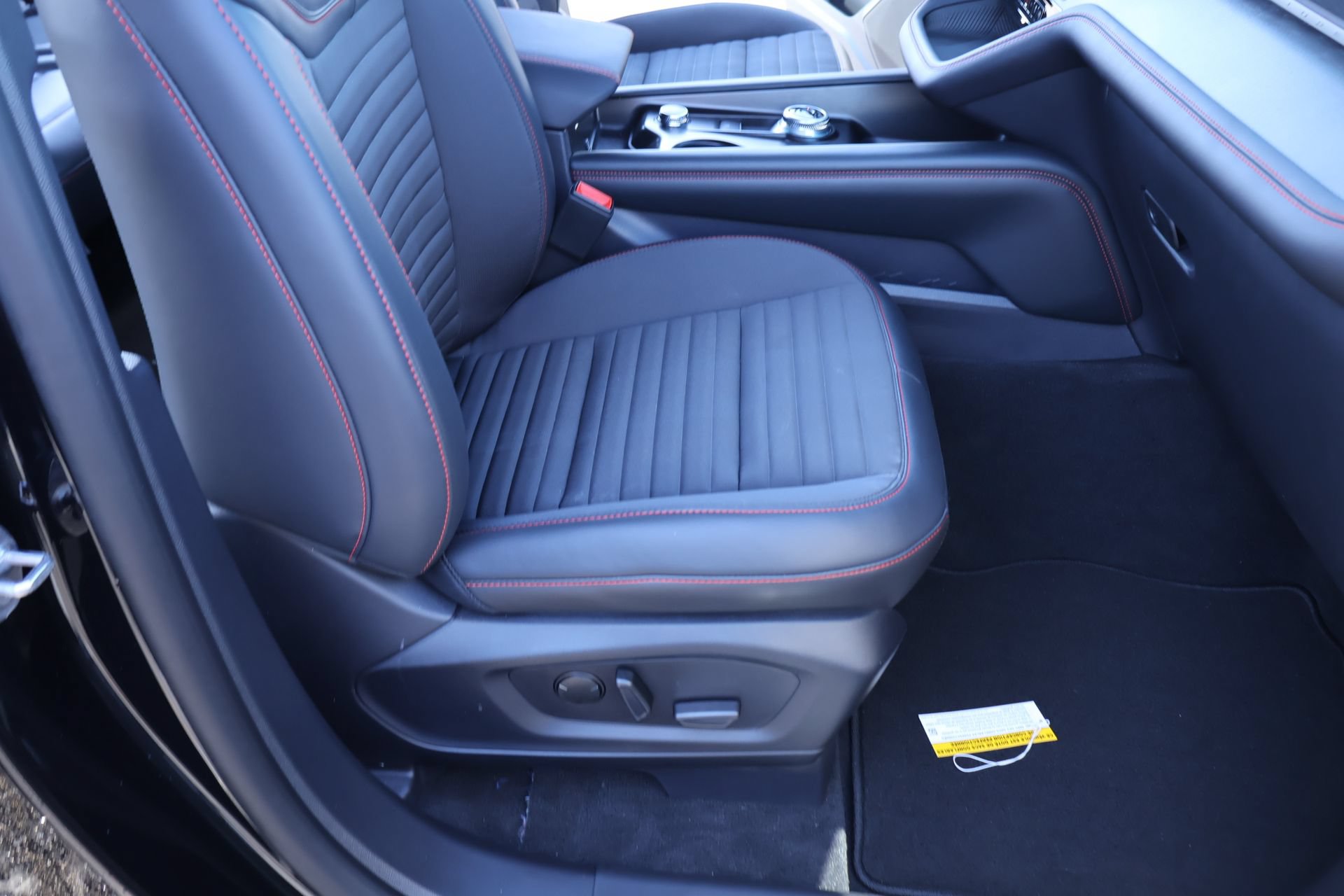 New 2026 Ford Explorer ST-Line w/ ST-Line Street Pack AWD/4WD image 15
