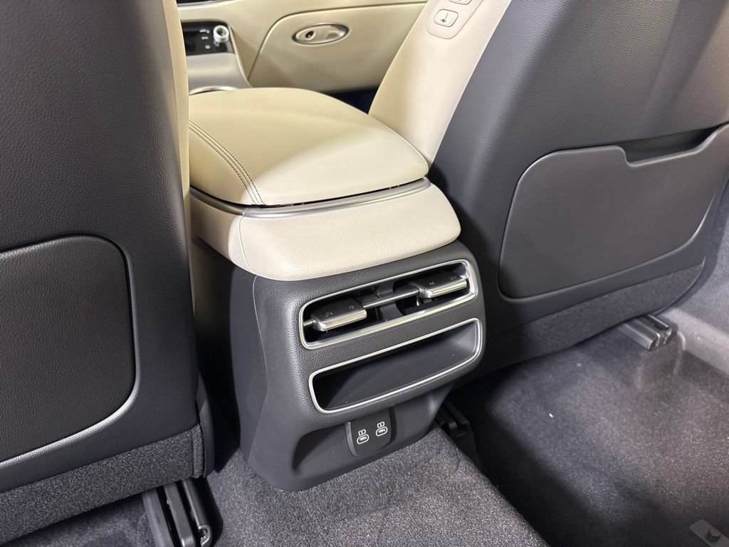 New 2027 Genesis GV70 2.5T Select AWD/4WD image 25