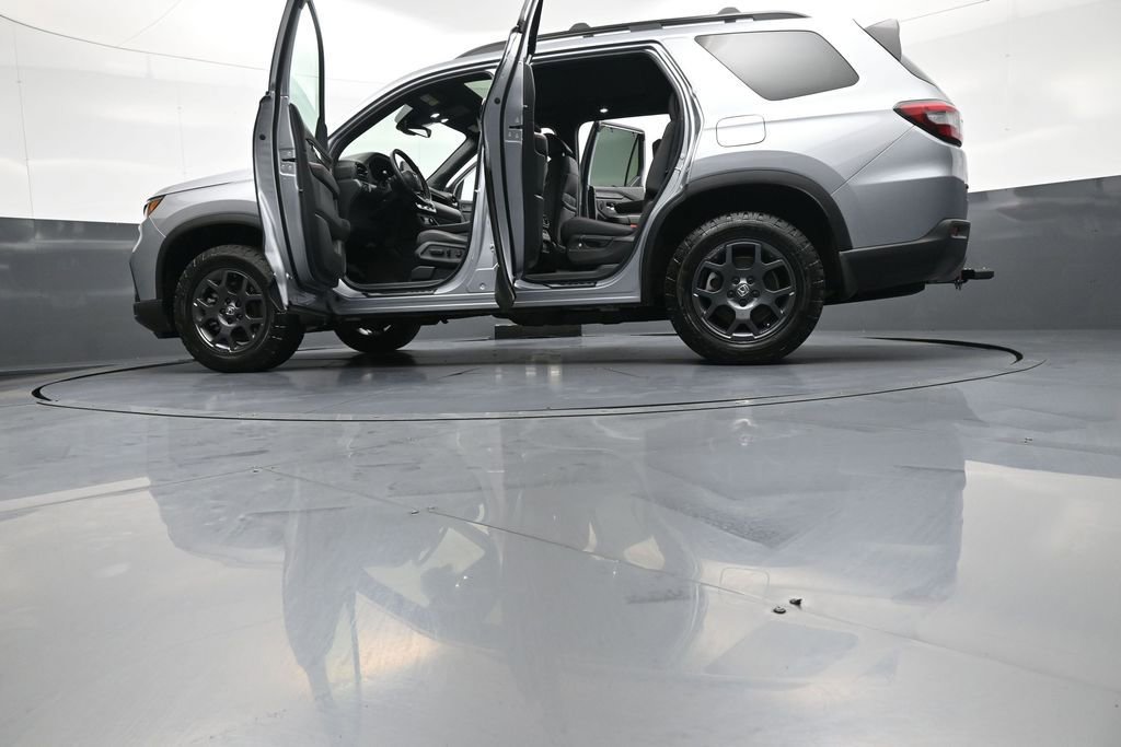 Used 2025 Honda Pilot TrailSport image 51