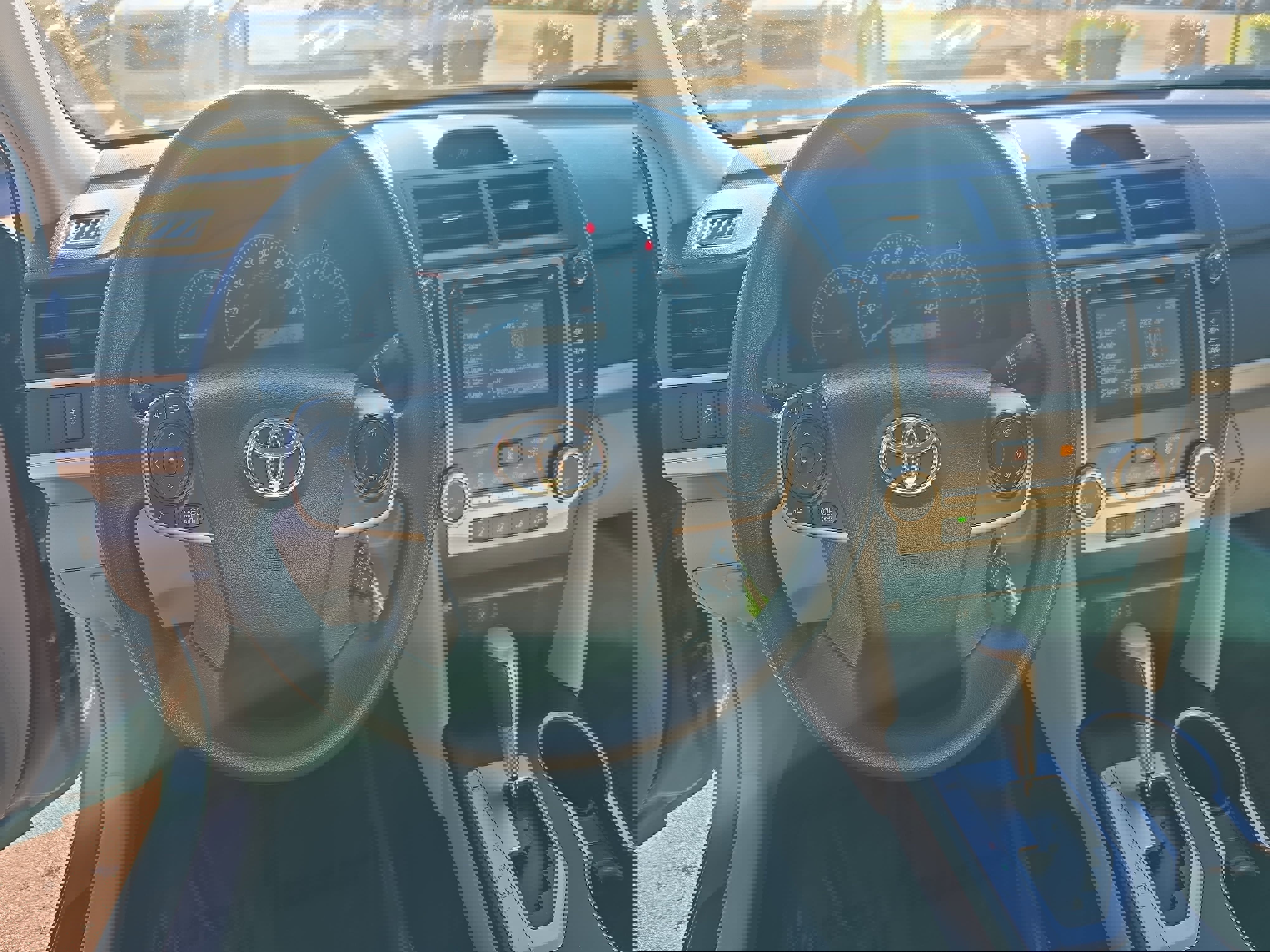 Used 2014 Toyota Camry L image 16