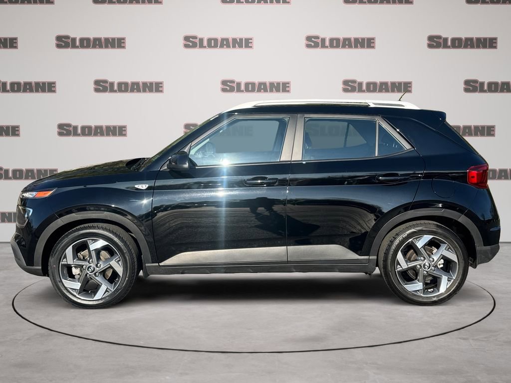 Used 2023 Hyundai Venue SEL image 2