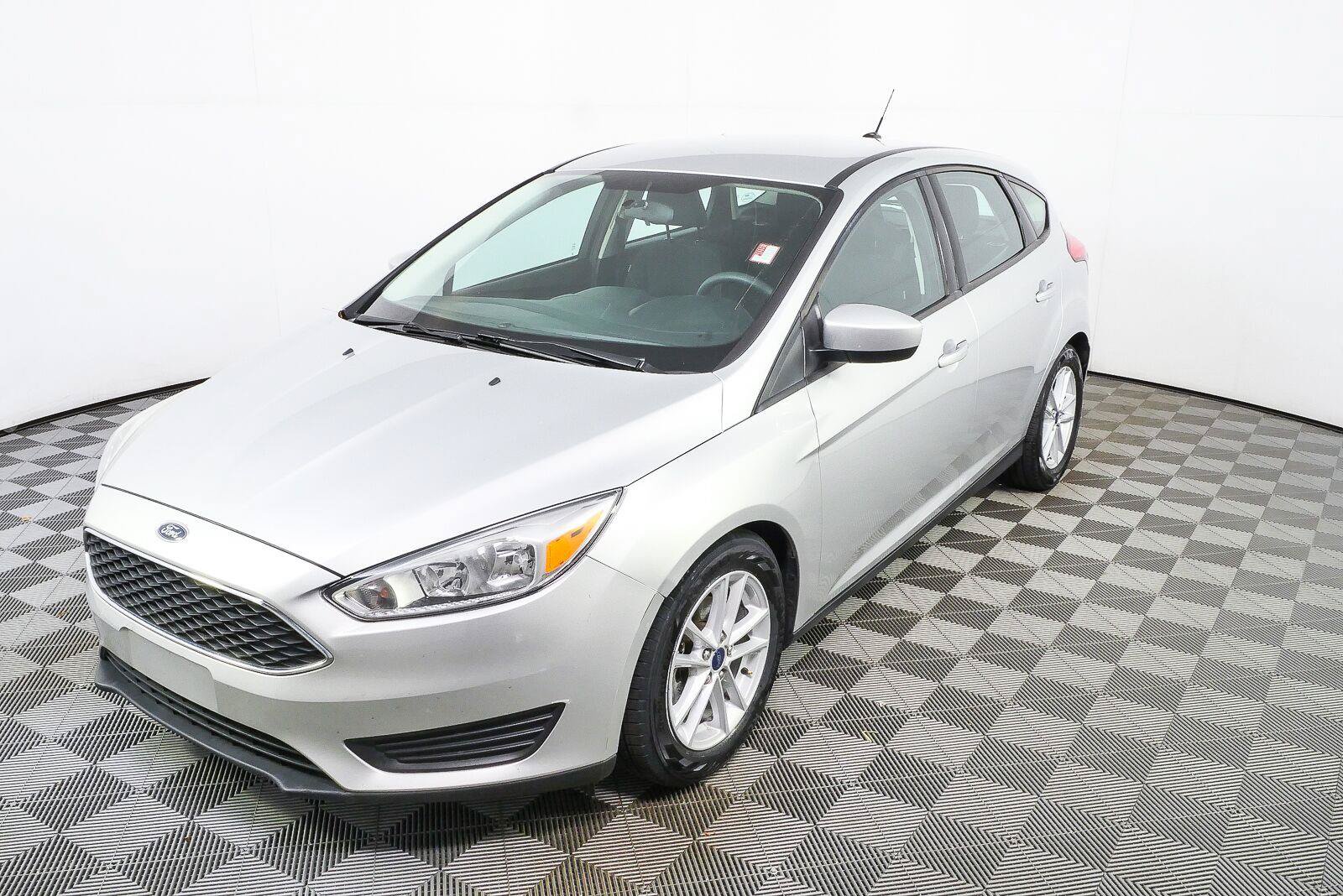 Used 2018 Ford Focus SE FWD image 25