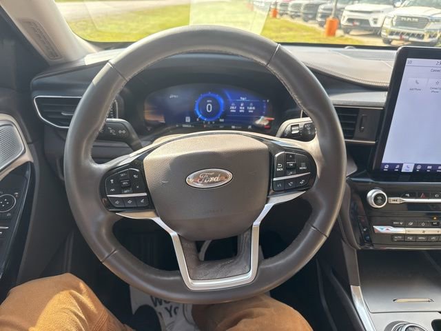 Used 2023 Ford Explorer Platinum w/ Technology Package image 11