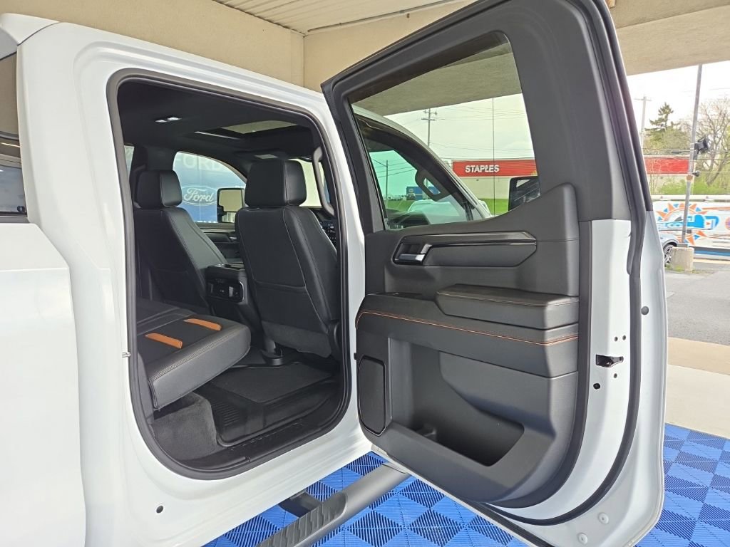Used 2023 GMC Sierra 1500 AT4 w/ Technology Package AWD/4WD image 34