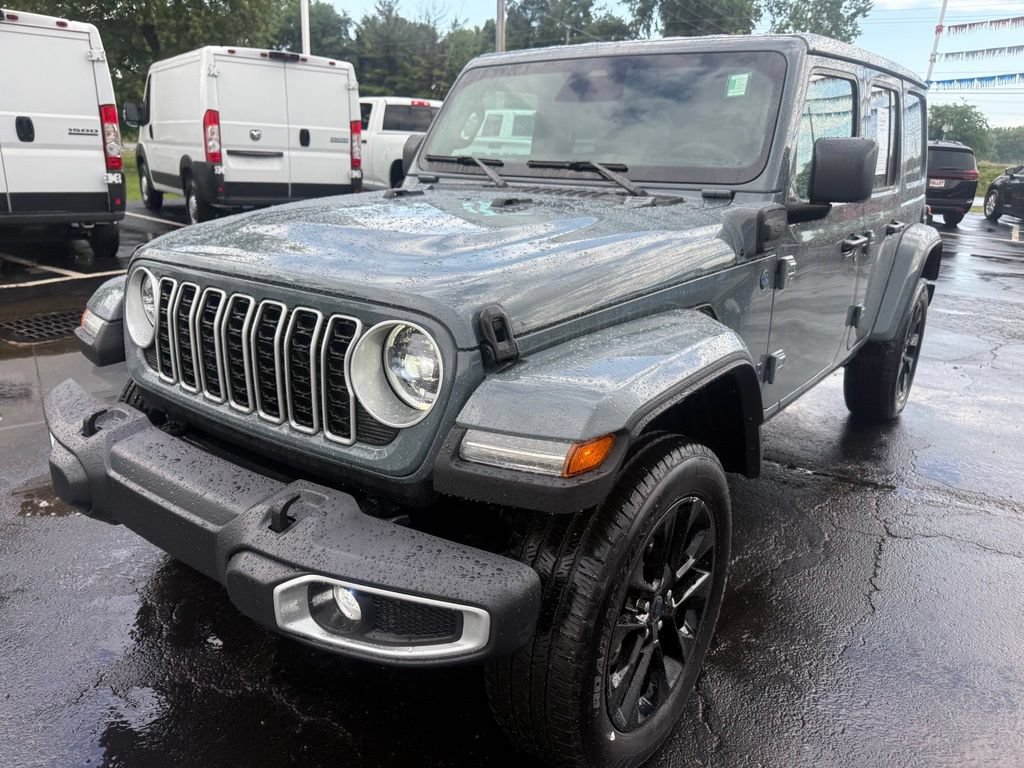 Used 2025 Jeep Wrangler Unlimited Sahara w/ Safety Group AWD/4WD image 8