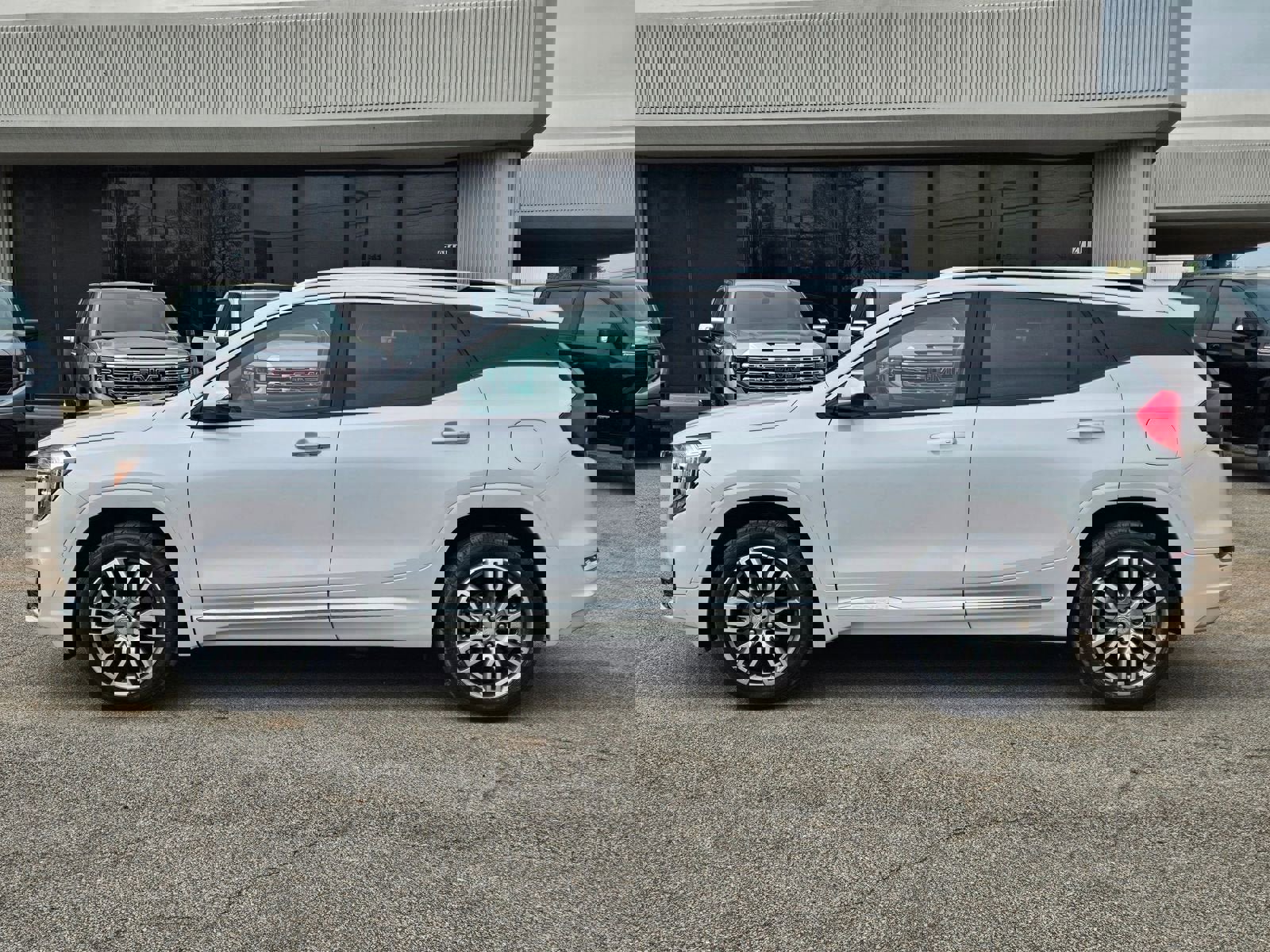 Used 2024 GMC Terrain Denali w/ Denali Premium Package image 2