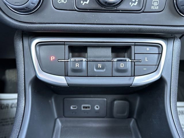 Used 2024 GMC Terrain SLE w/ Driver Convenience Package image 16