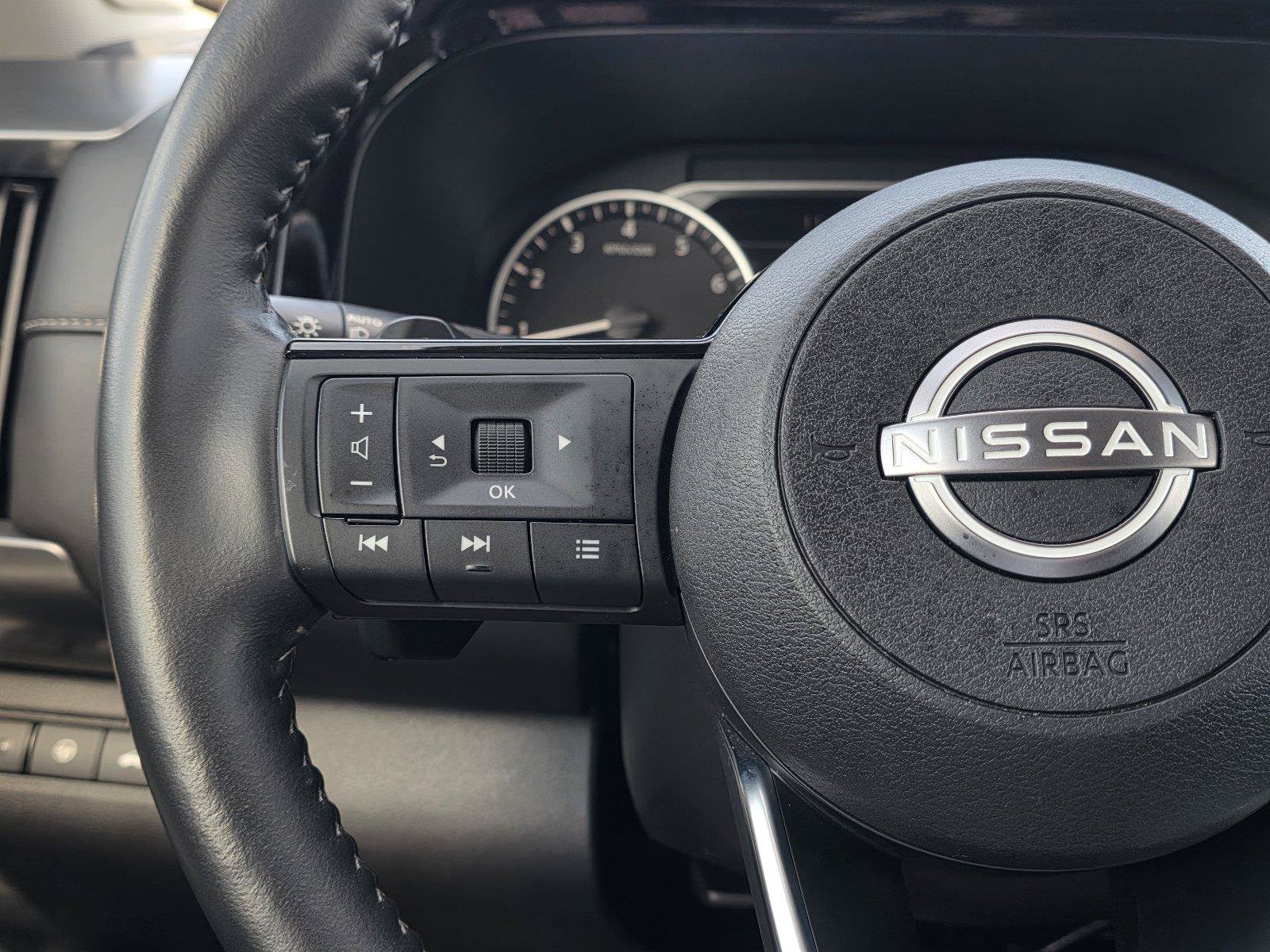 Used 2025 Nissan Pathfinder SL w/ SL Premium Package FWD image 12