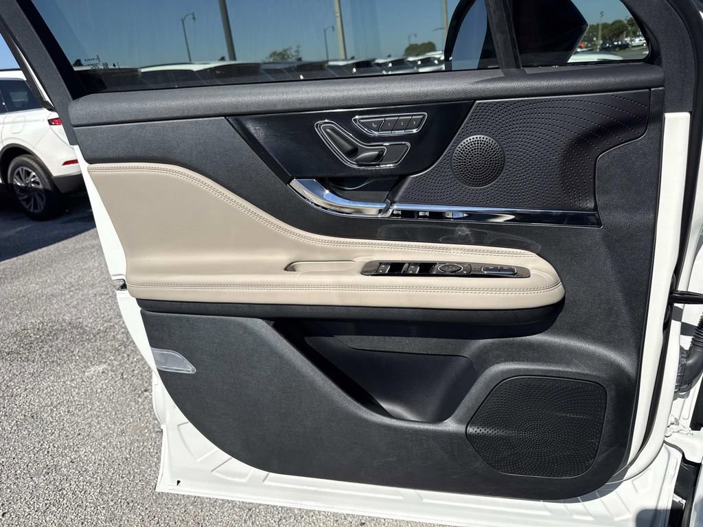 New 2026 Lincoln Corsair Premiere image 18