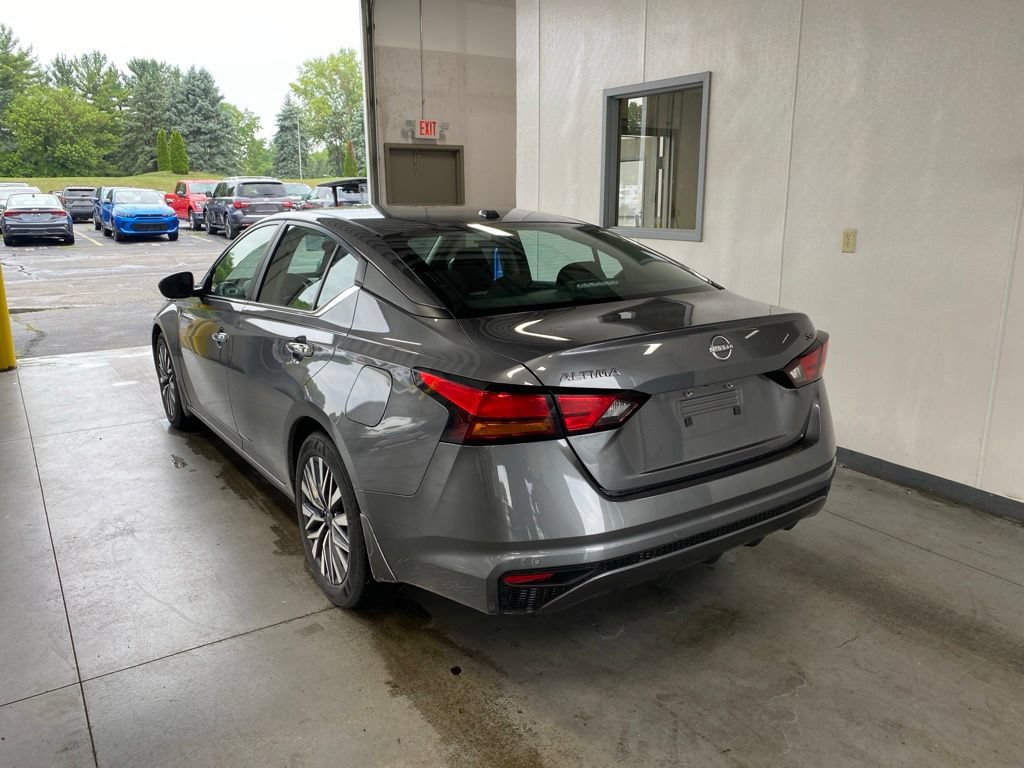 Used 2024 Nissan Altima 2.5 SV FWD image 3