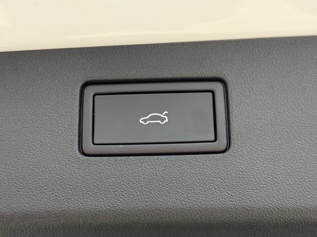 Used 2026 Volkswagen Tiguan SE FWD image 25