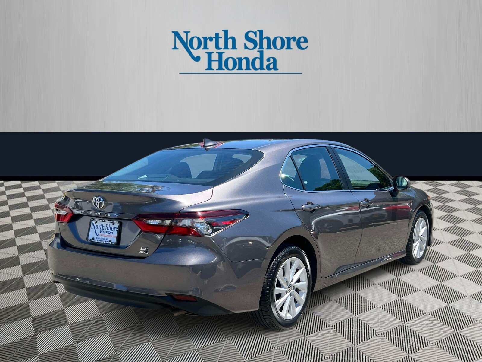 Used 2022 Toyota Camry LE AWD/4WD image 4