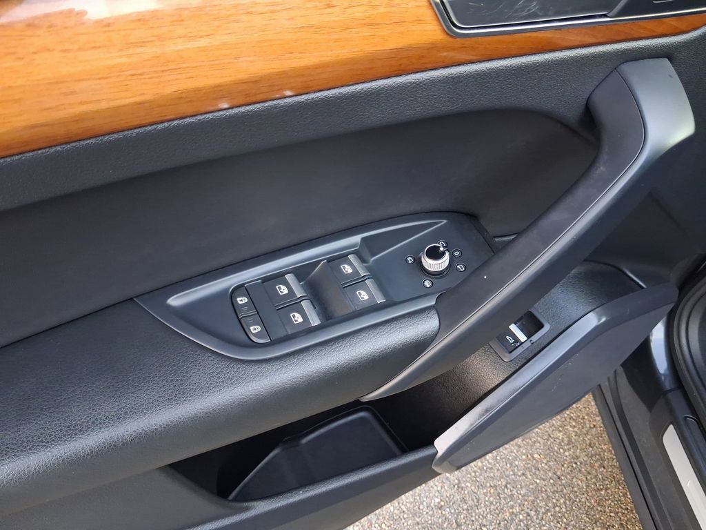 Used 2023 Audi Q5 2.0T Premium w/ Convenience Package image 17