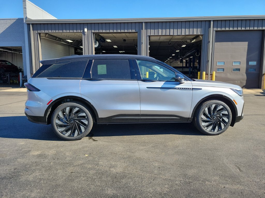 New 2026 Lincoln Nautilus Reserve AWD/4WD image 3