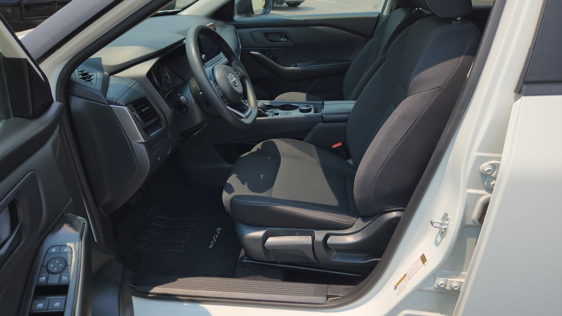 Used 2024 Nissan Rogue S AWD/4WD image 19