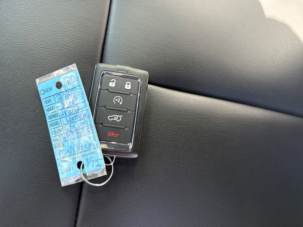 New 2025 Jeep Grand Cherokee L Limited w/ Black Appearance Package image 30