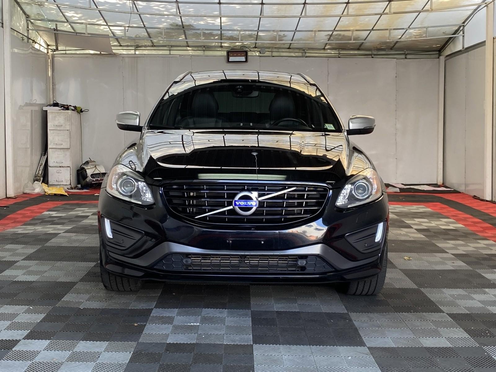 Used 2016 Volvo XC60 T6 R-Design w/ Proximity Package AWD/4WD image 2