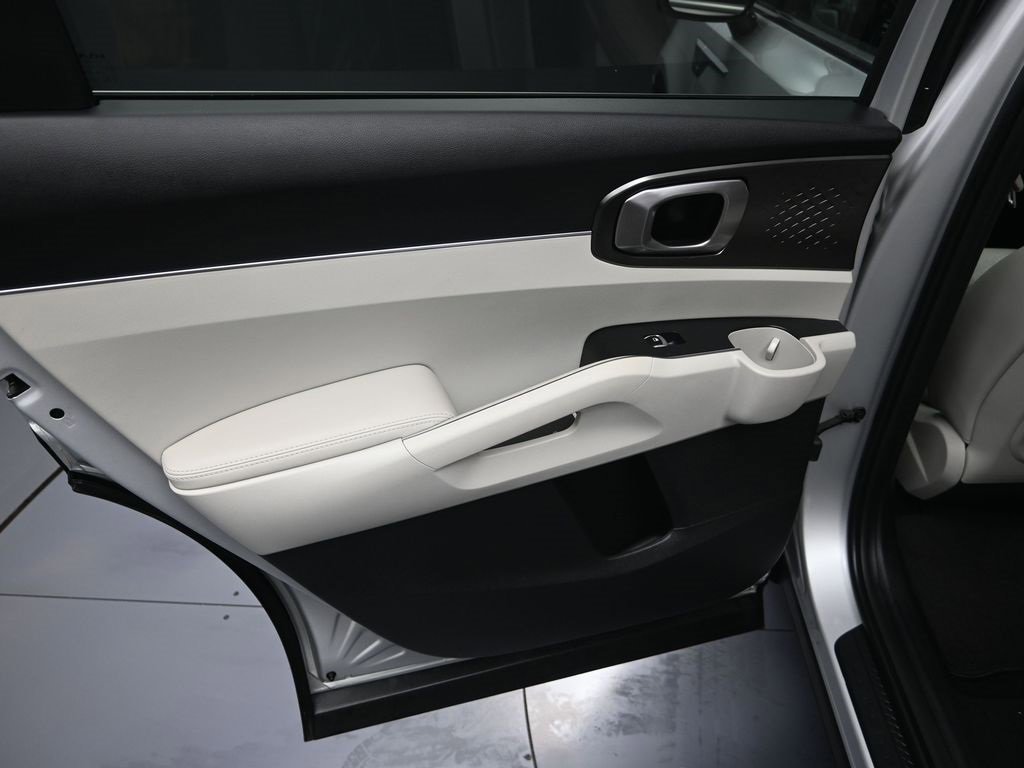 Certified 2024 Kia Sorento EX image 29