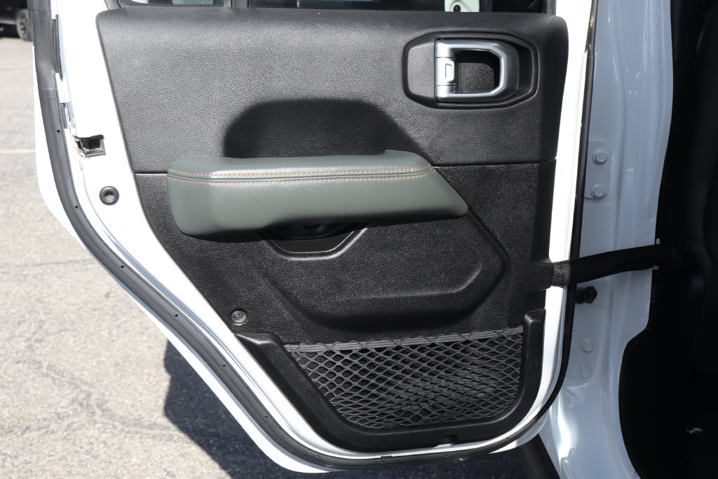 Used 2024 Jeep Gladiator Mojave AWD/4WD image 40
