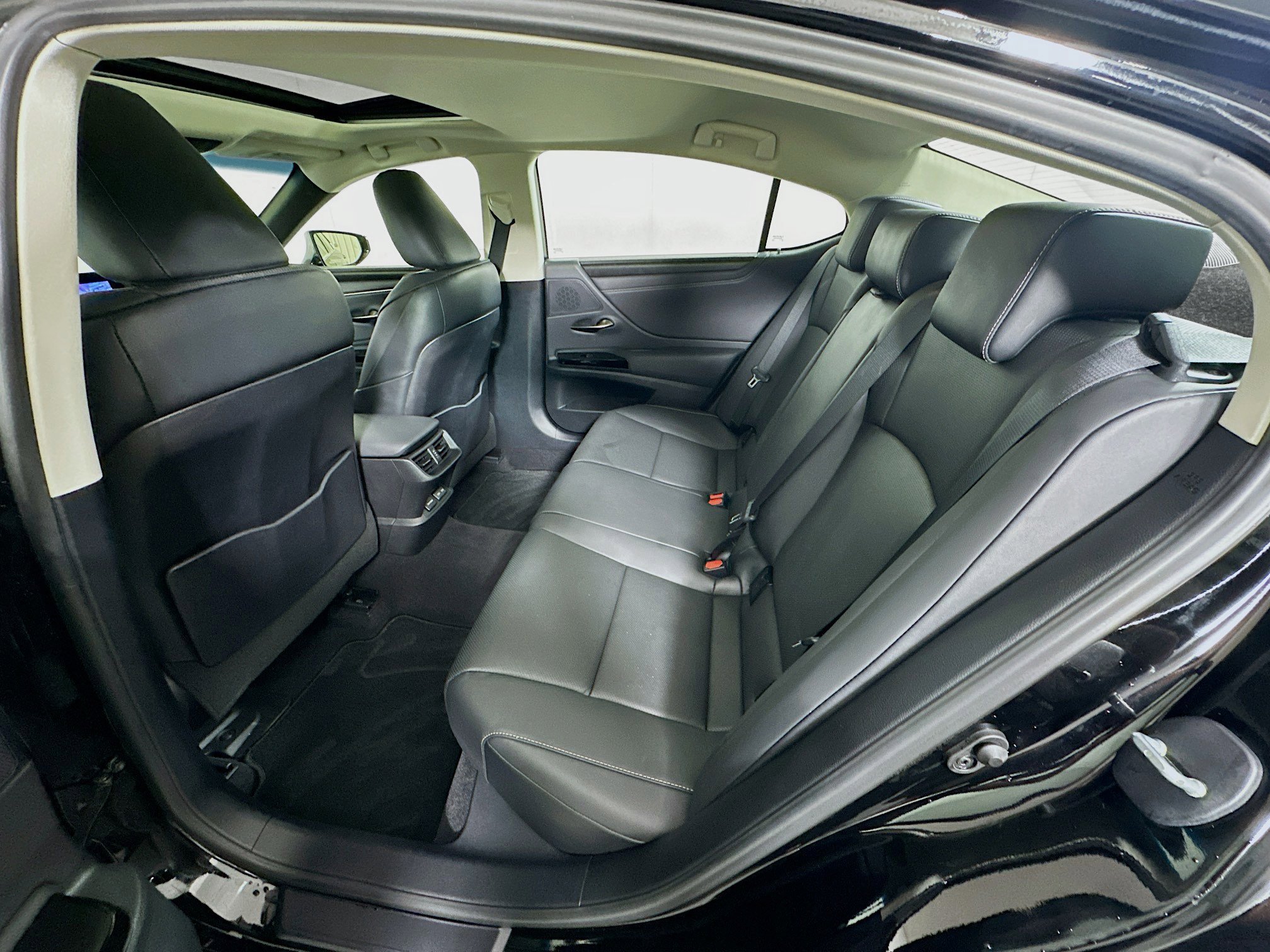 Used 2024 Lexus ES 350 w/ Premium Package image 30