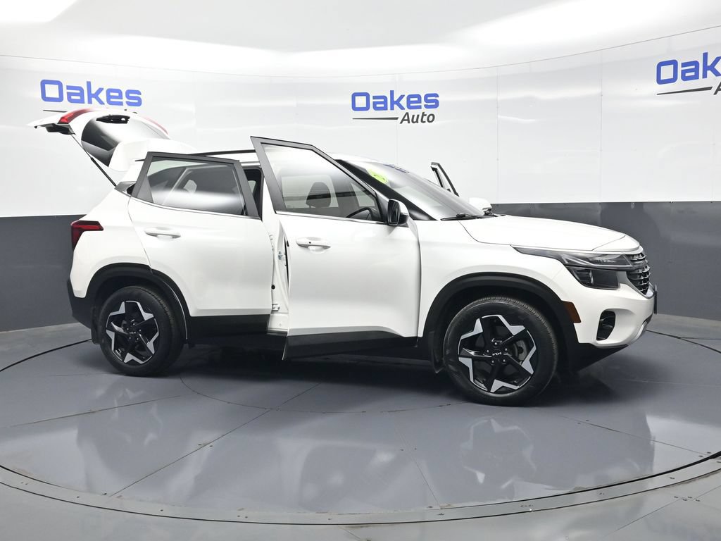 Used 2024 Kia Seltos EX AWD/4WD image 54