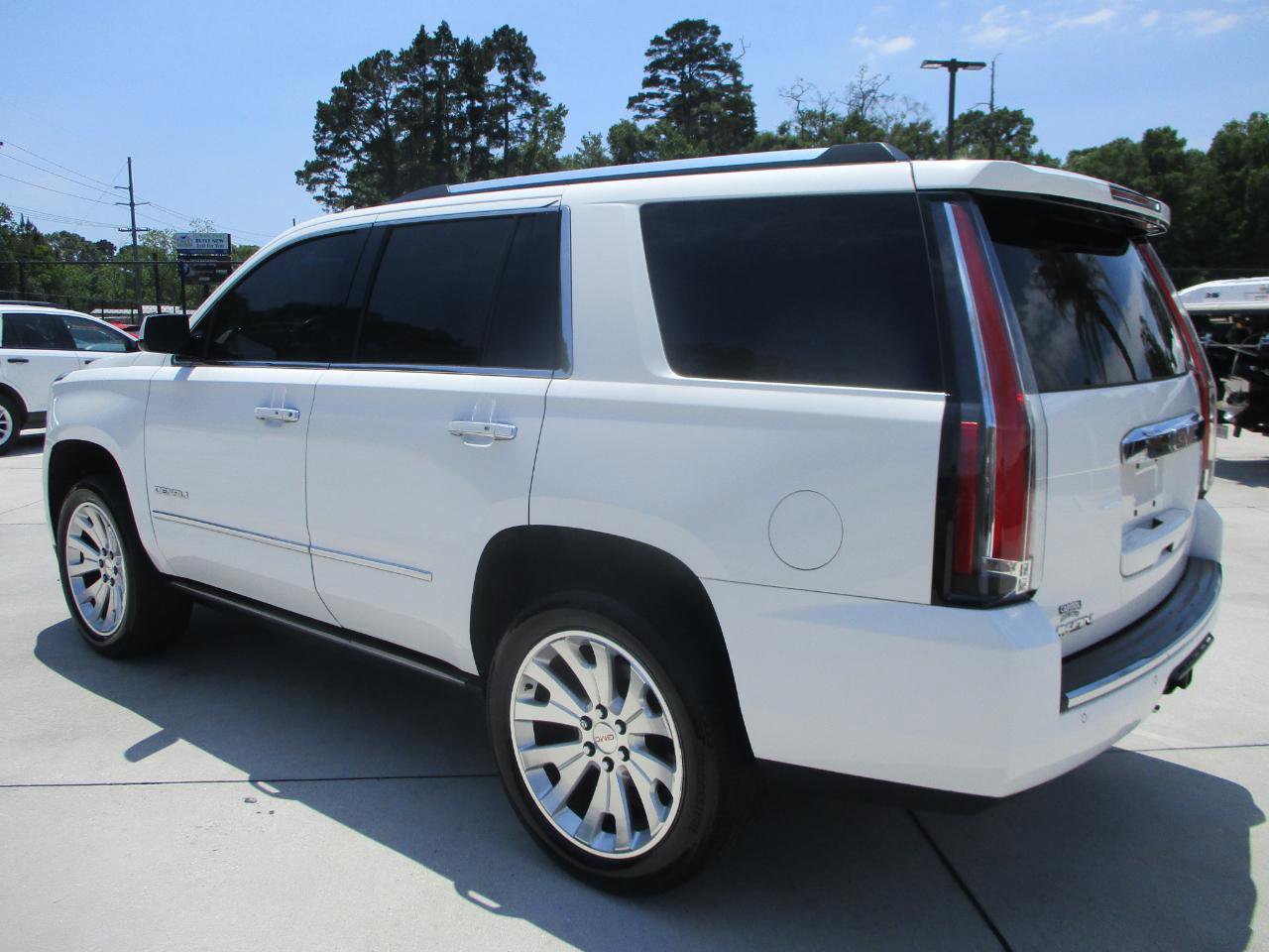 Used 2017 GMC Yukon Denali w/ Open Road Package RWD image 29