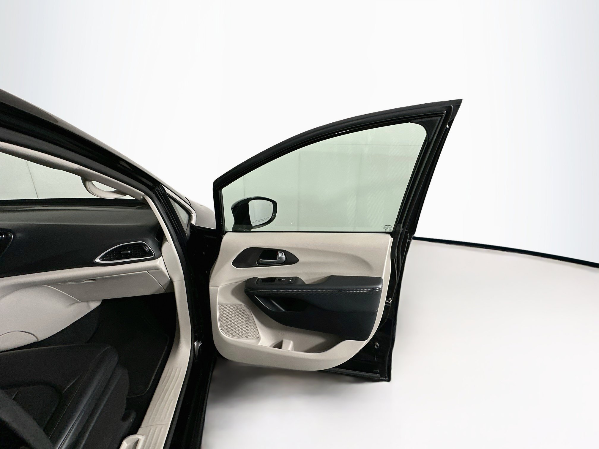 Used 2024 Chrysler Pacifica Touring-L FWD image 33