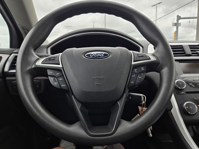 Used 2015 Ford Fusion SE FWD image 18