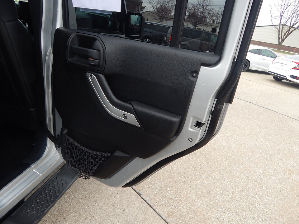 Used 2012 Jeep Wrangler Unlimited Sahara w/ Connectivity Group AWD/4WD image 14