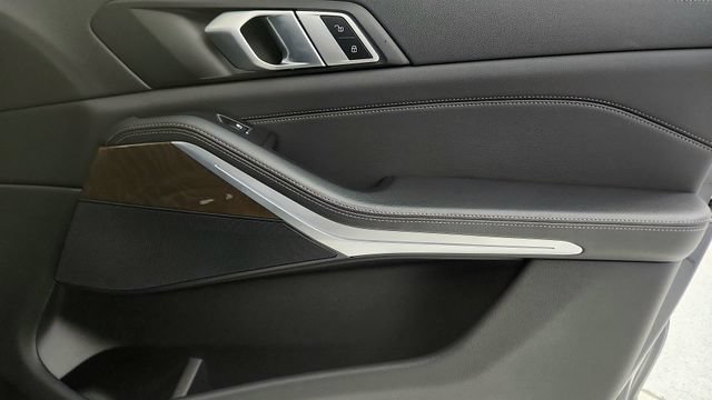 Used 2022 BMW X5 sDrive40i w/ M Sport Package RWD image 38