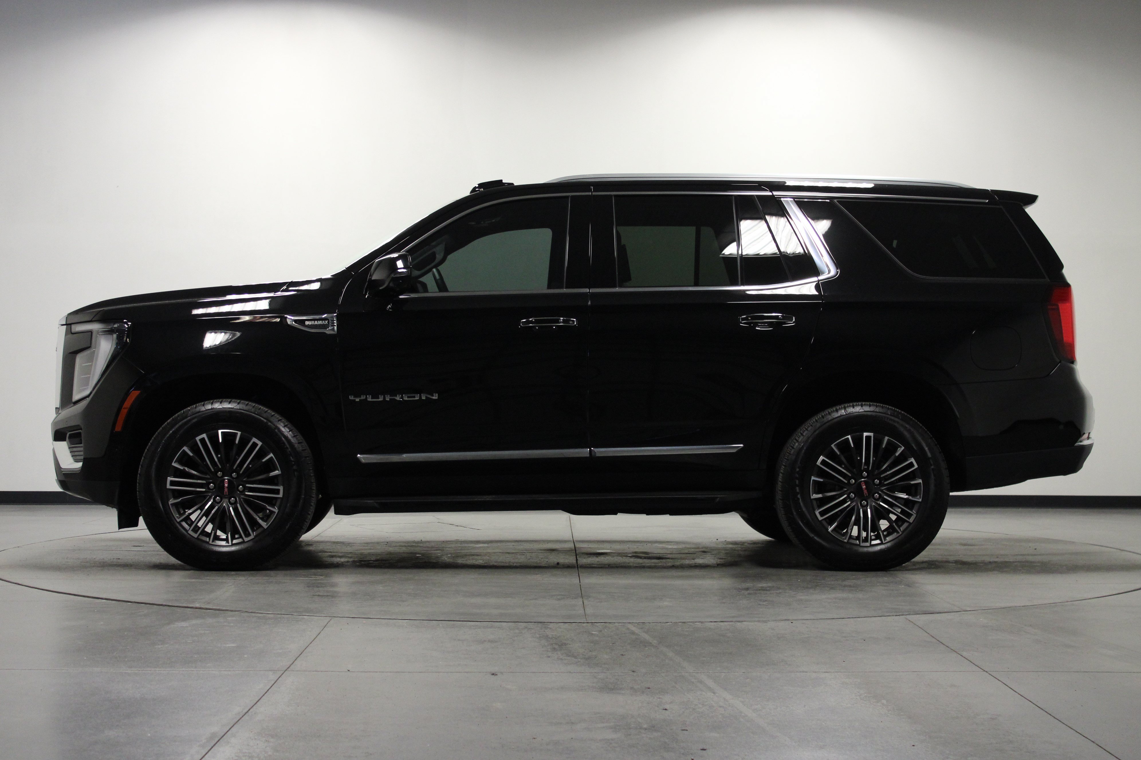 Used 2026 GMC Yukon Elevation w/ Elevation Premium Package AWD/4WD image 7