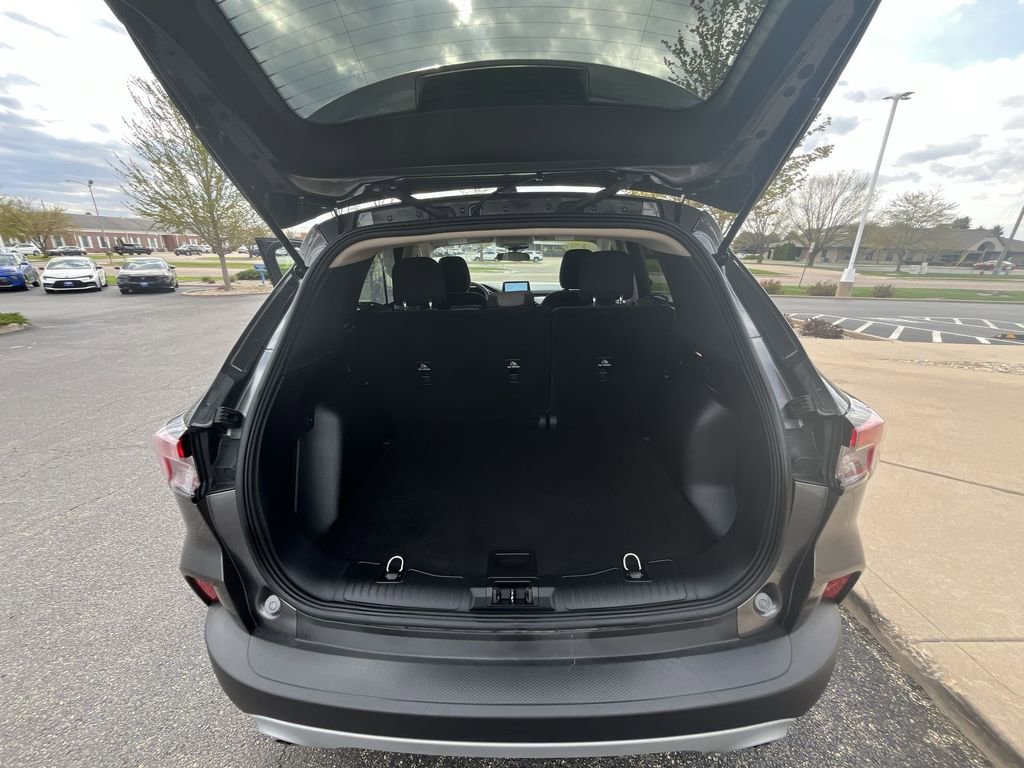 Used 2020 Ford Escape SE image 19