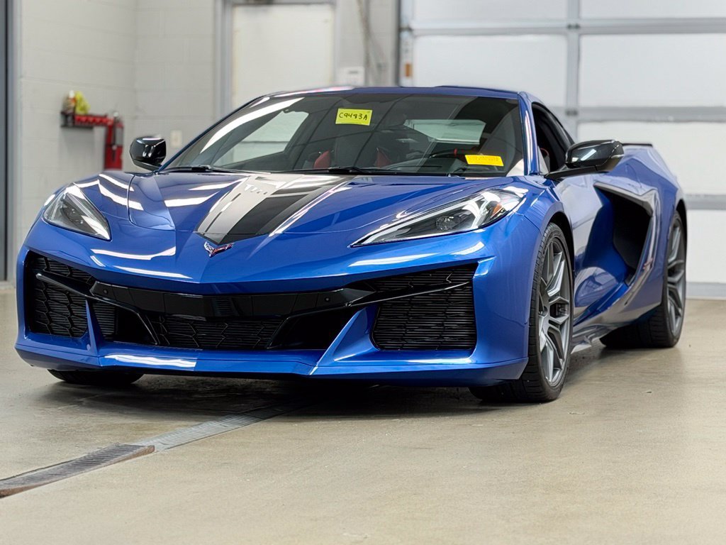 Used 2023 Chevrolet Corvette Z06 RWD image 3