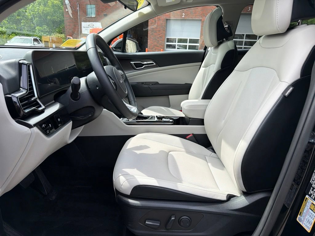 Certified 2025 Kia Sportage EX w/ Premium Package AWD/4WD image 16
