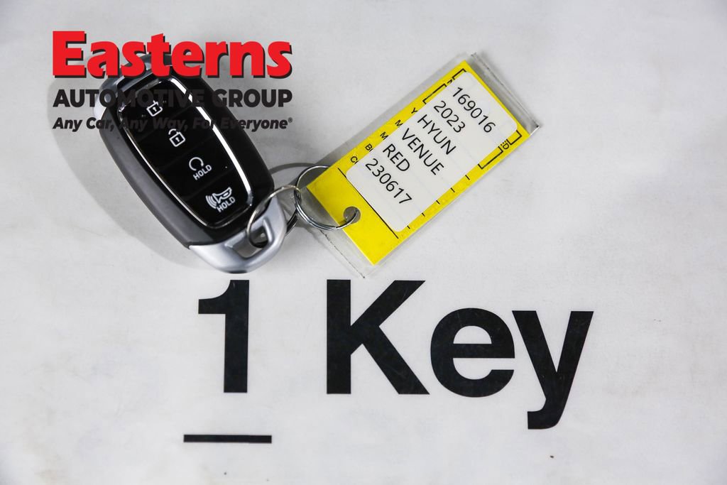 Used 2023 Hyundai Venue Limited image 27