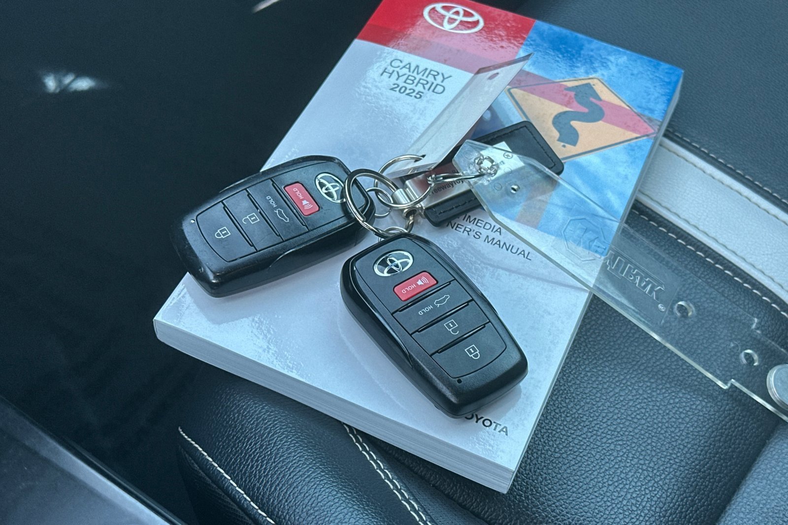 Used 2025 Toyota Camry SE image 11