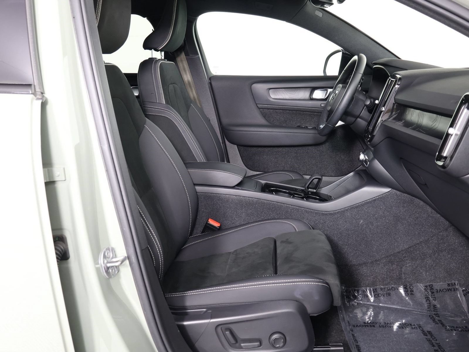 Used 2023 Volvo C40 P8 Recharge Plus w/ Protection Package Premier AWD/4WD image 27